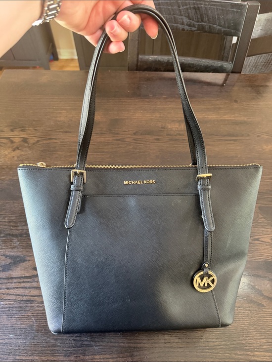 Michael Kors Handbags - Michael Kors Voyager tote bag